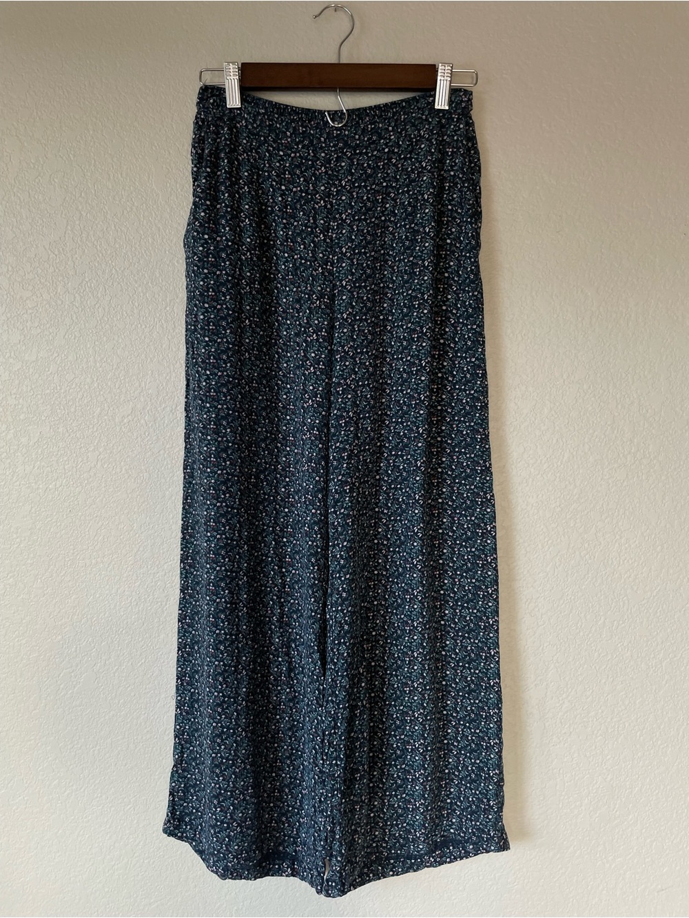 Abercrombie & Fitch Navy Floral Wide Leg Pants Women’s M 100% Viscose